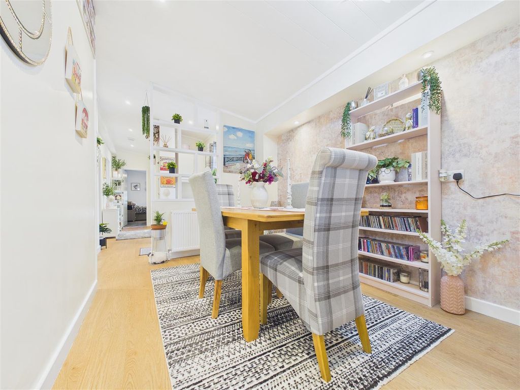 Property photo 3 of 16 Cam01407G0-Pr0089-Still002.Jpg