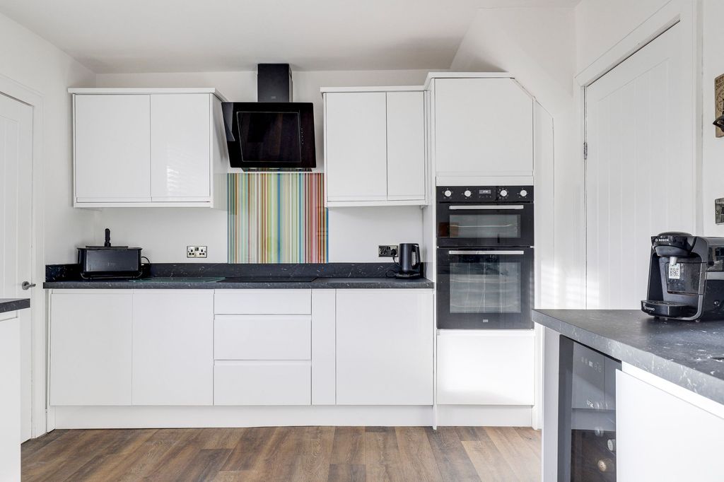 Property photo 3 of 15 Kitchen