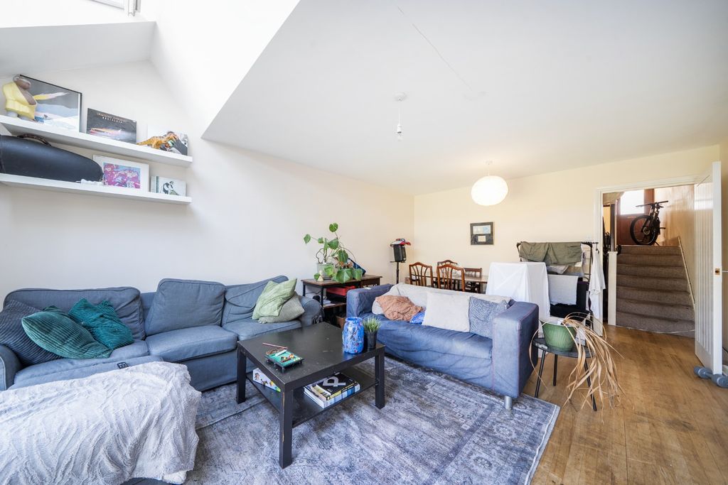 Property photo 3 of 13 5289335