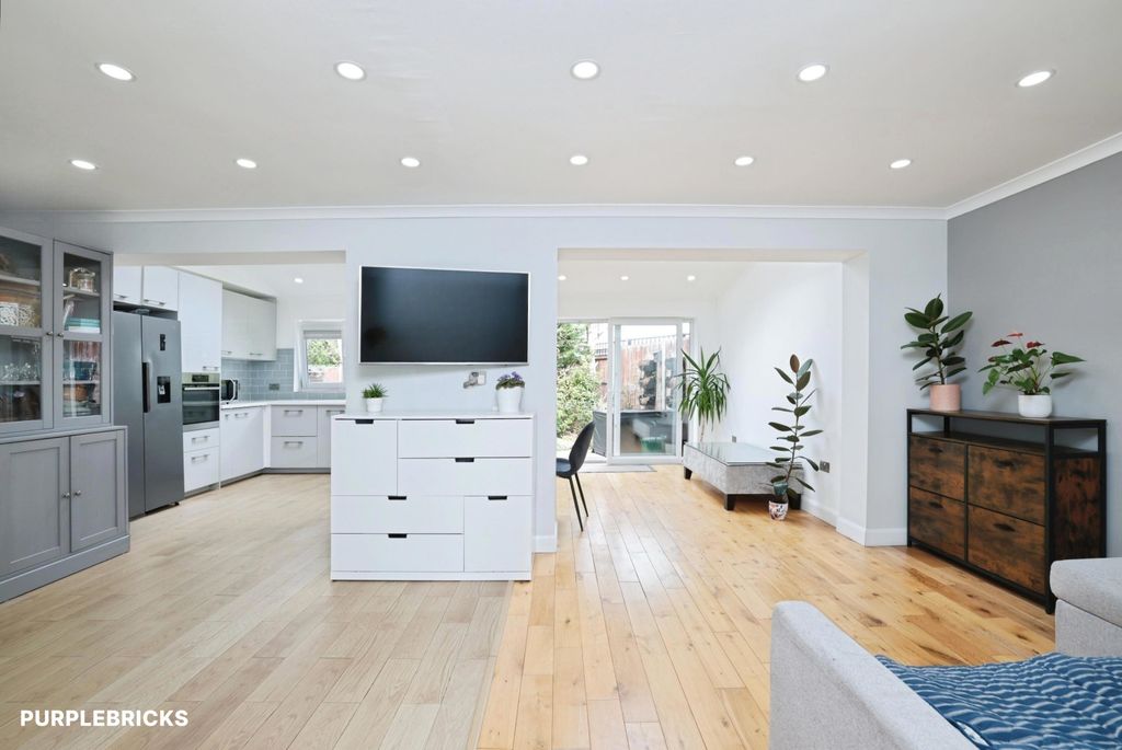 Property photo 2 of 22 Open Plan Living