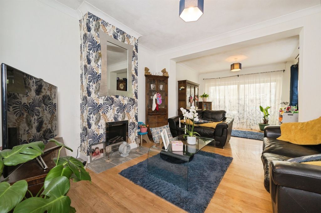 Property photo 2 of 18