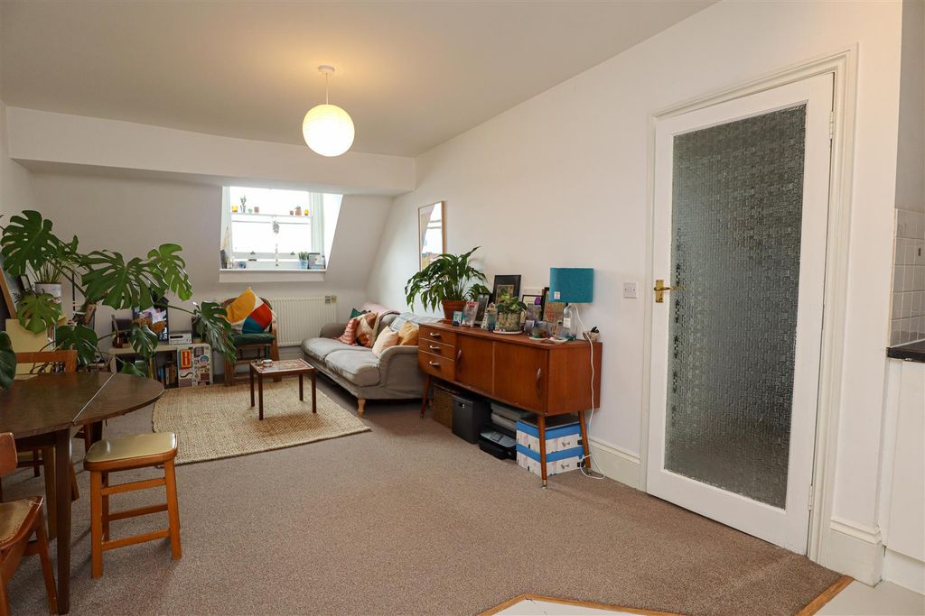 Property photo 3 of 7 Kitchen/Living Room