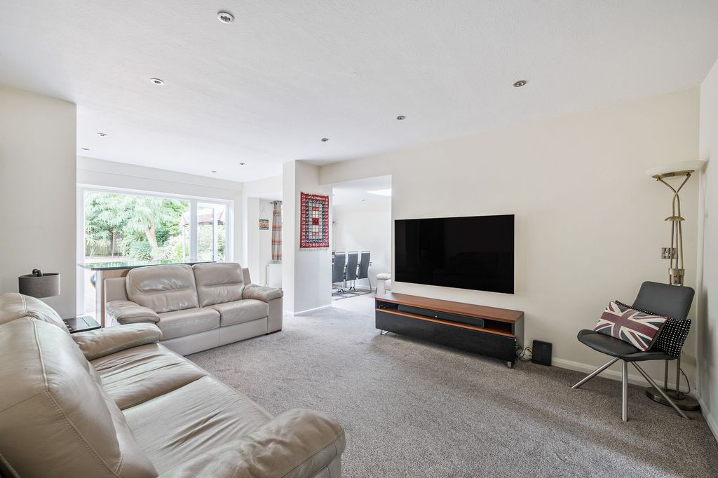 Property photo 3 of 28