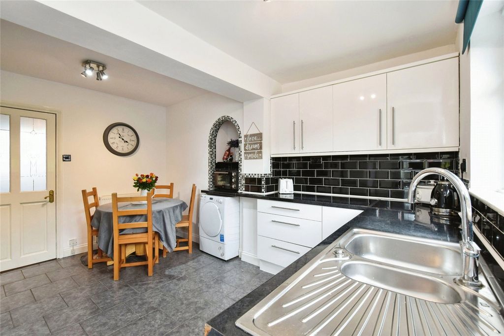 Property photo 2 of 18 Picture No. 39