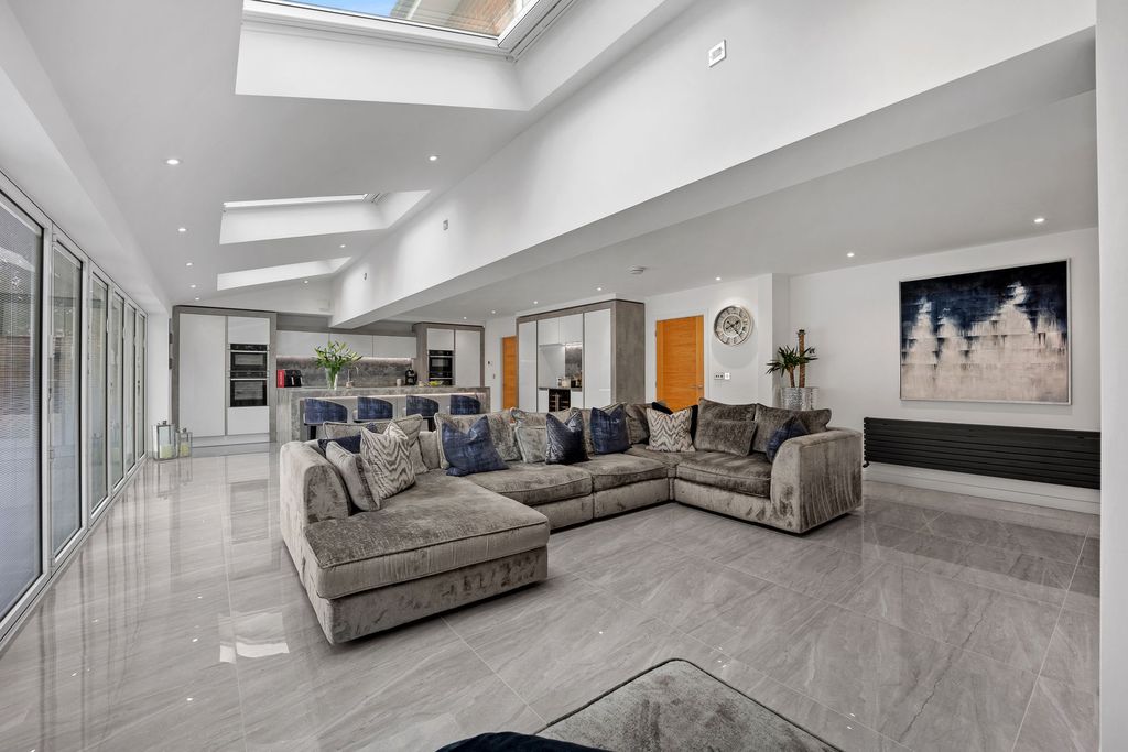 Property photo 2 of 46