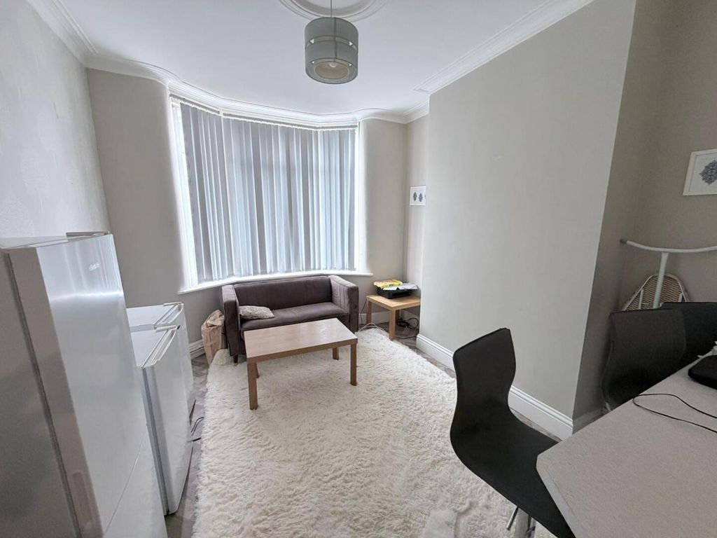 Property photo 3 of 8 c3B72040-23Dd-49Be-89A8-8B511c6Eb6d4.Jpg