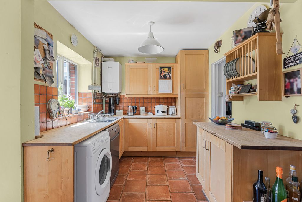 Property photo 3 of 23 Kitchen/Breakfast