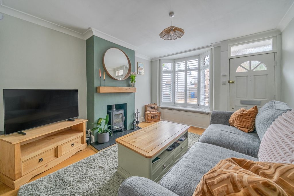 Property photo 2 of 11 Coworth Road