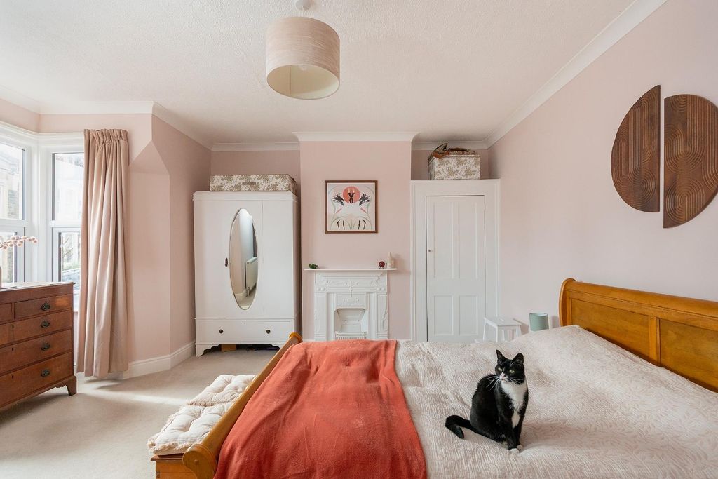 Property photo 1 of 34 4M1Rke - Bedroom F.Jpg
