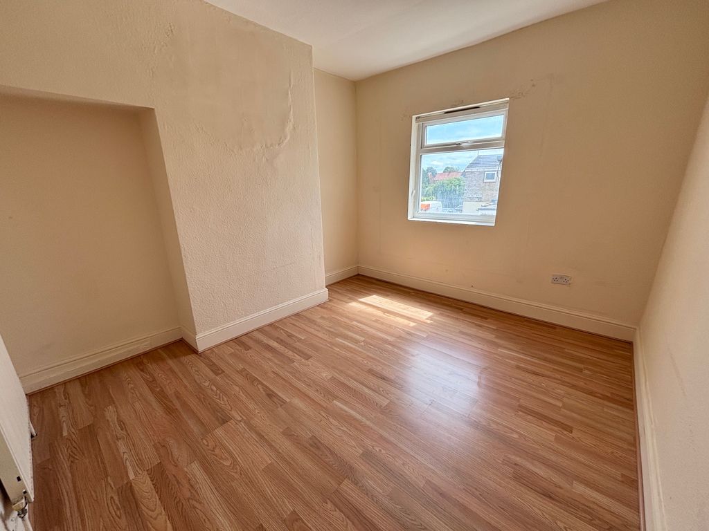 Property photo 3 of 8 Dining Room