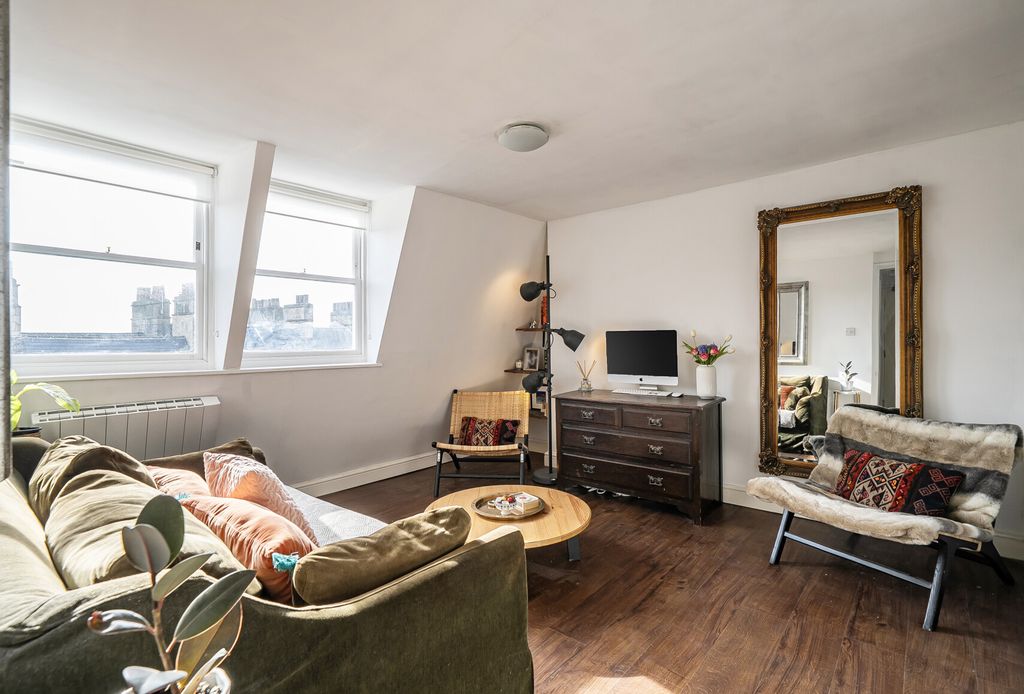 Property photo 3 of 13 Sitting Room