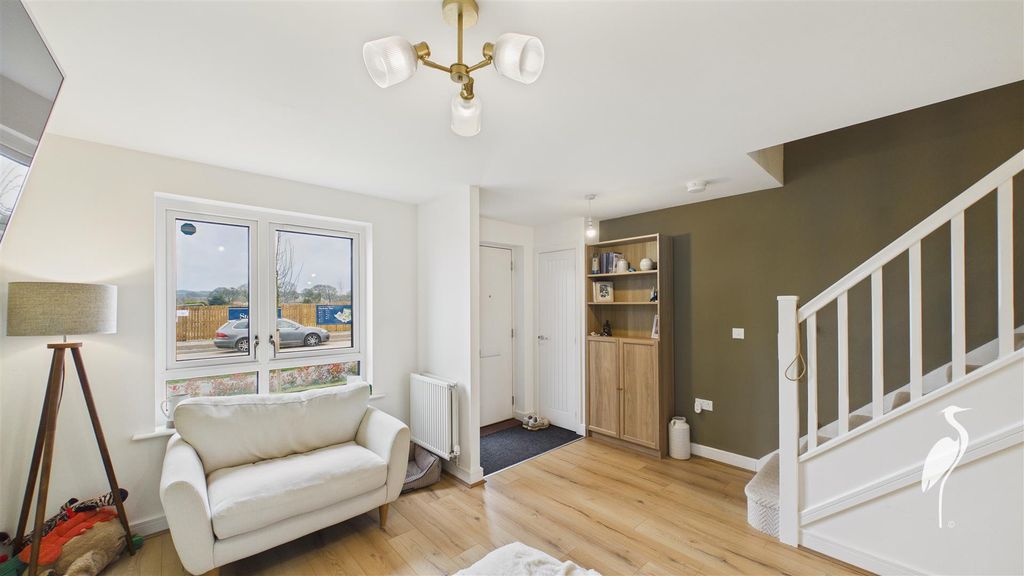 Property photo 3 of 28 Lounge