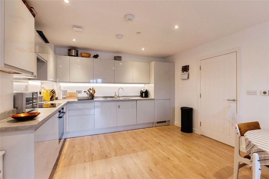 Property photo 3 of 14 Kitchen Area