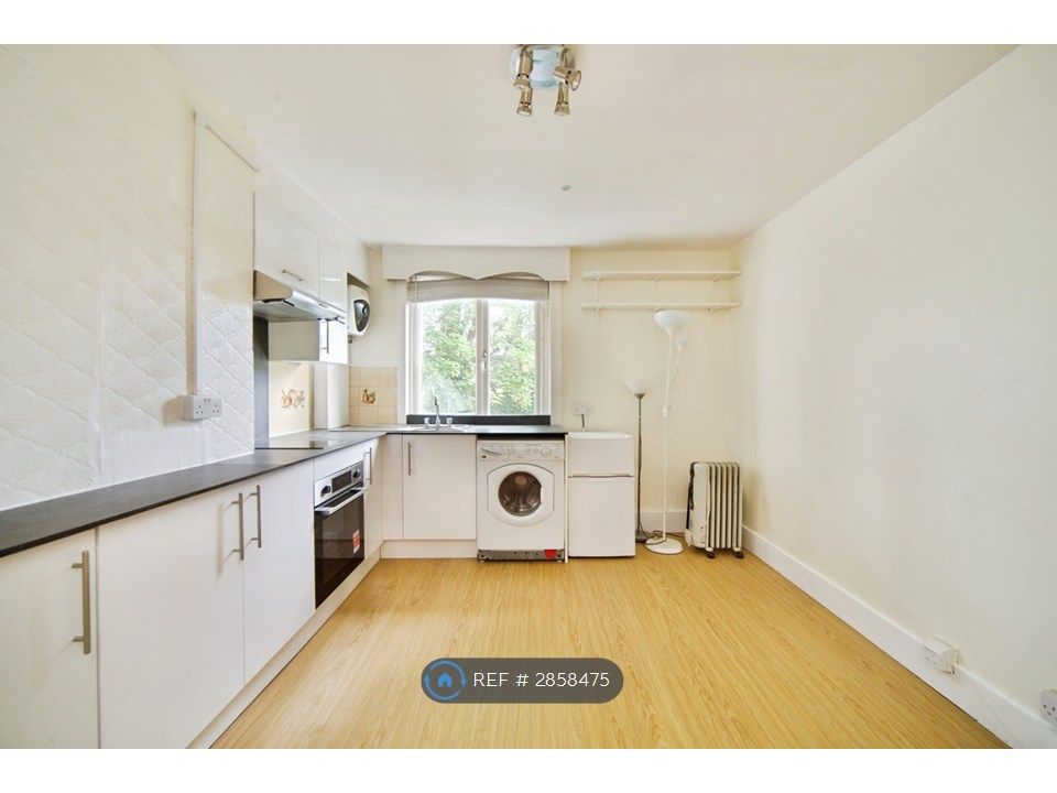 Property photo 2 of 12 Studio