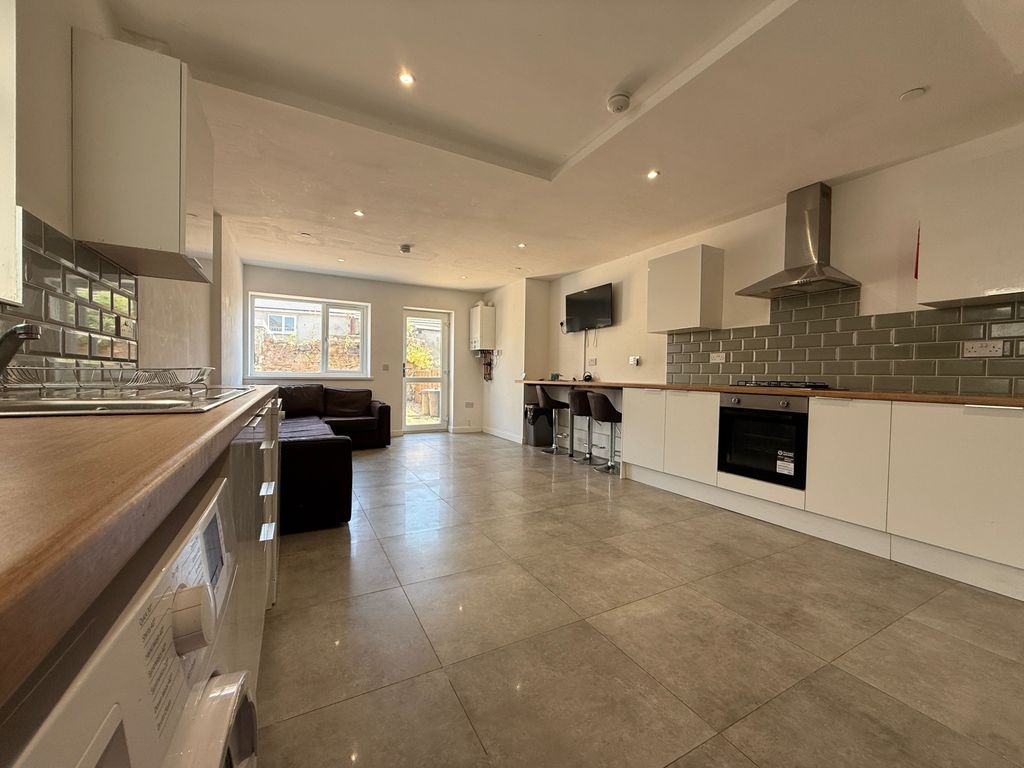 Property photo 1 of 14 Kitchen