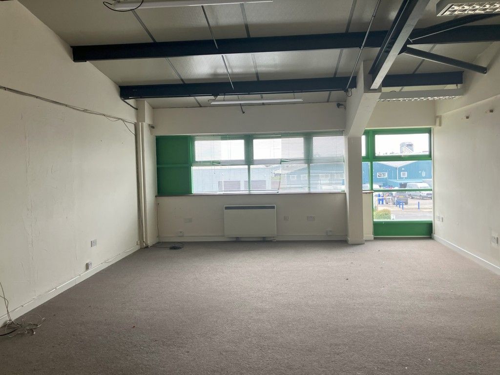 Property photo 3 of 7 Photo 6