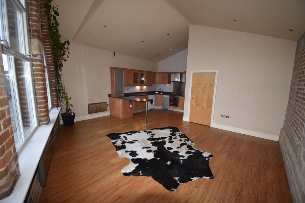 Property photo 2 of 9 Living/Dining Kitchen
