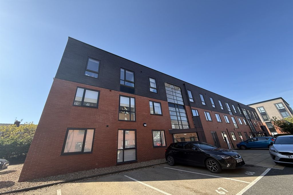 Property photo 1 of 10 (Main)