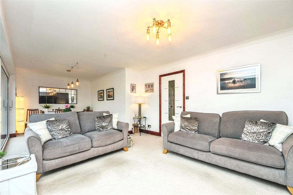 Property photo 2 of 35 Living Room