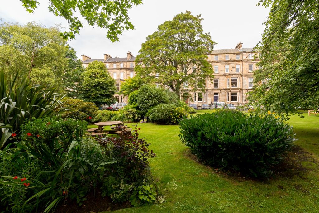 Property photo 1 of 18 Gardens