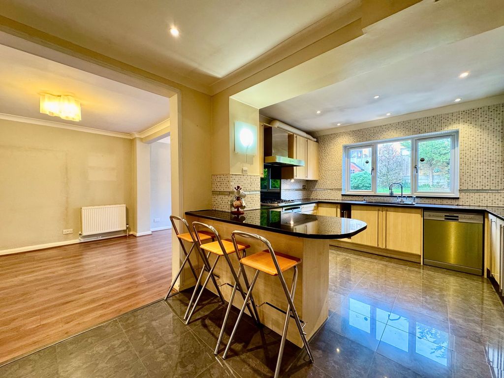 Property photo 3 of 21 Kitchen