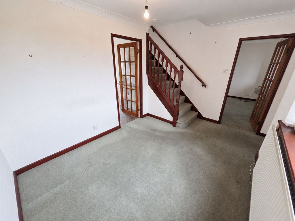 Property photo 3 of 27