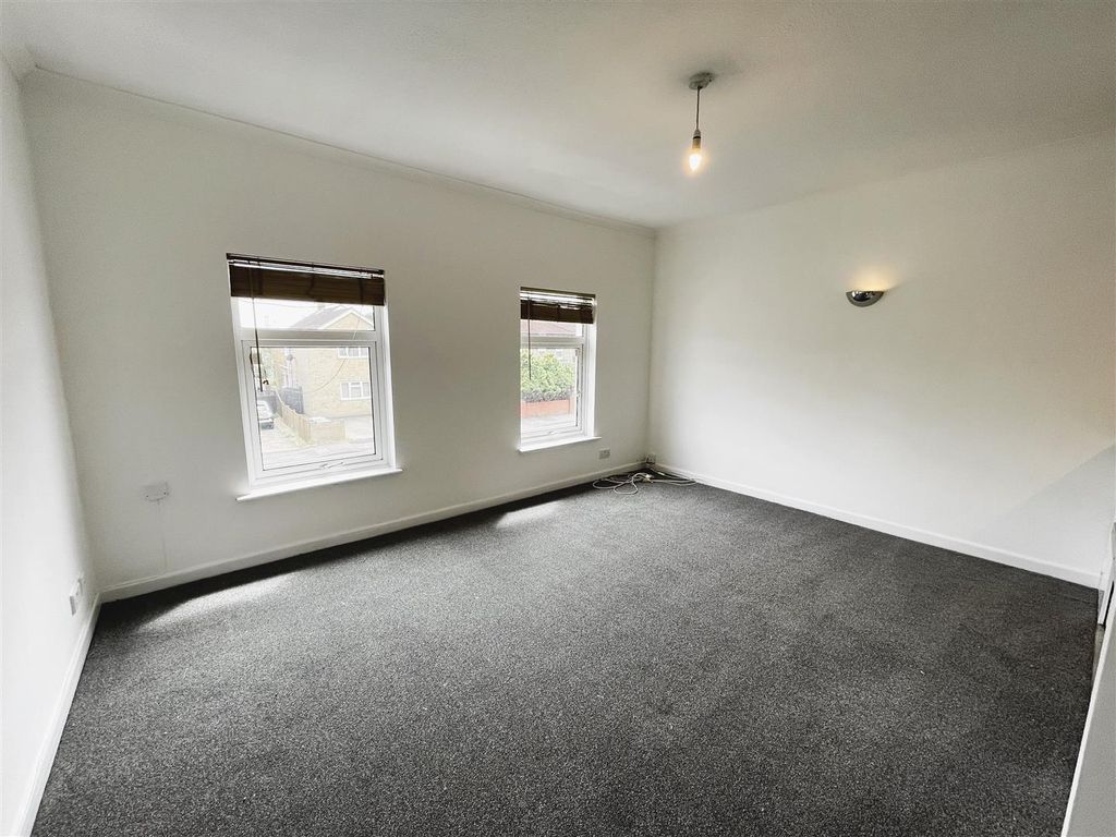 Property photo 2 of 8 Flat 2 Alexandra Road Lounge.Jpeg