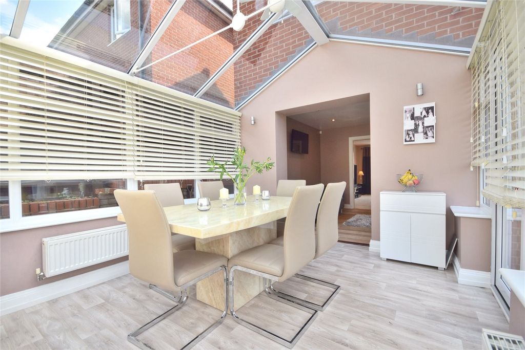 Property photo 3 of 22 Conservatory