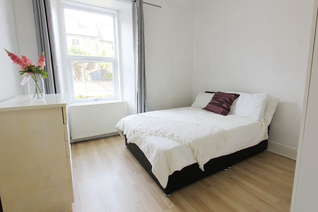 Property photo 1 of 9 Bedroom