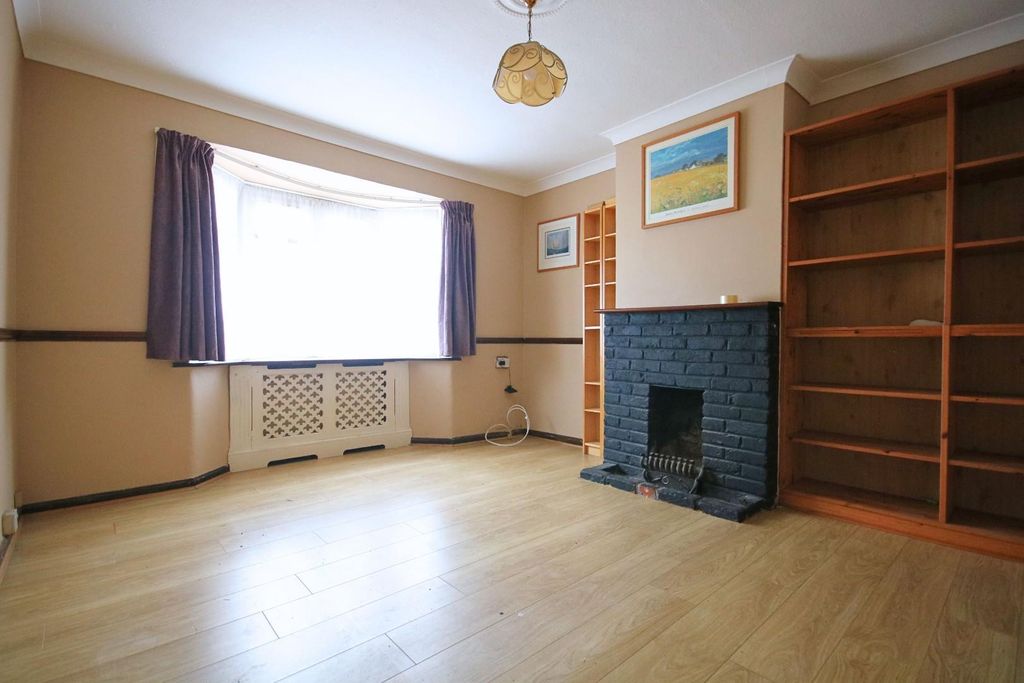 Property photo 3 of 13 liv (1).Jpg