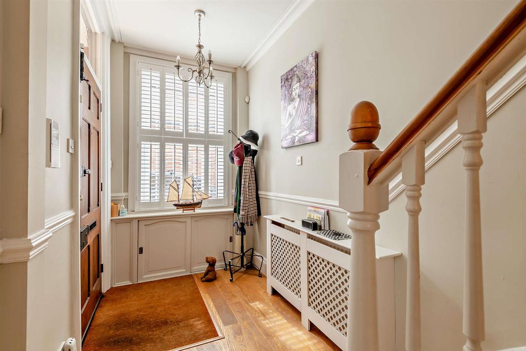 Property photo 2 of 23