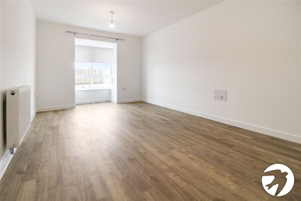 Property photo 3 of 14 Lounge