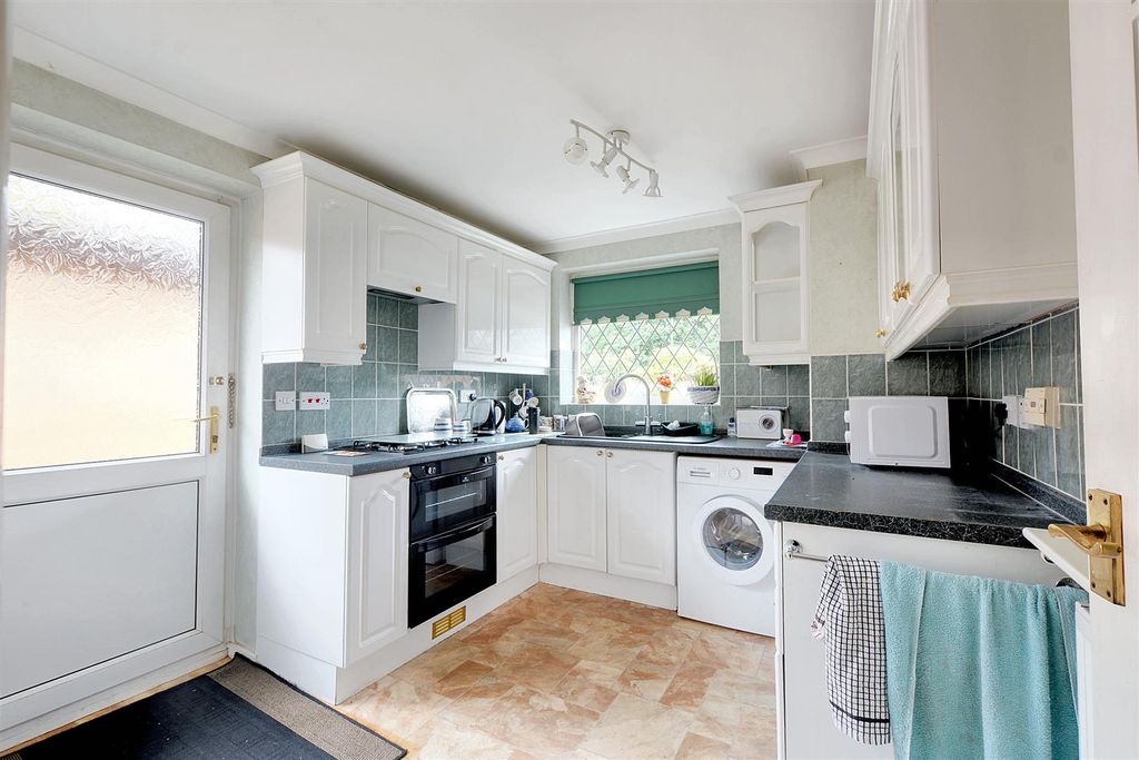 Property photo 3 of 16 Kitchen