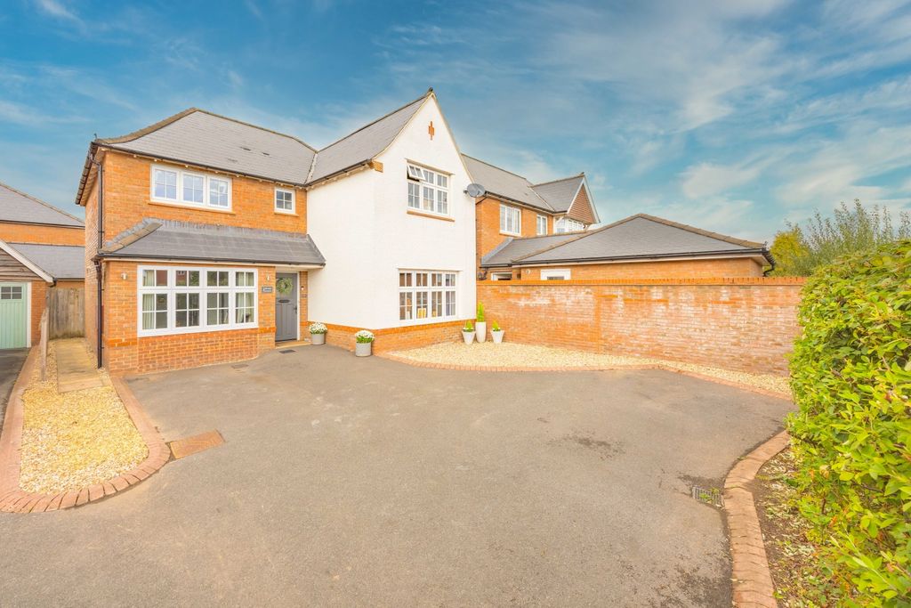 Property photo 1 of 23 Ewemove Taunton Pippin Road (10)