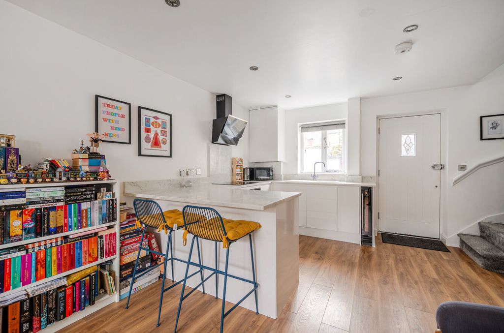Property photo 3 of 19 1536246-9-1A1402F...