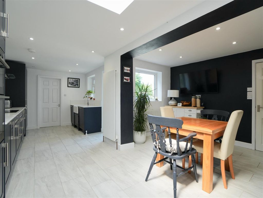 Property photo 3 of 29 Dining Kitchen