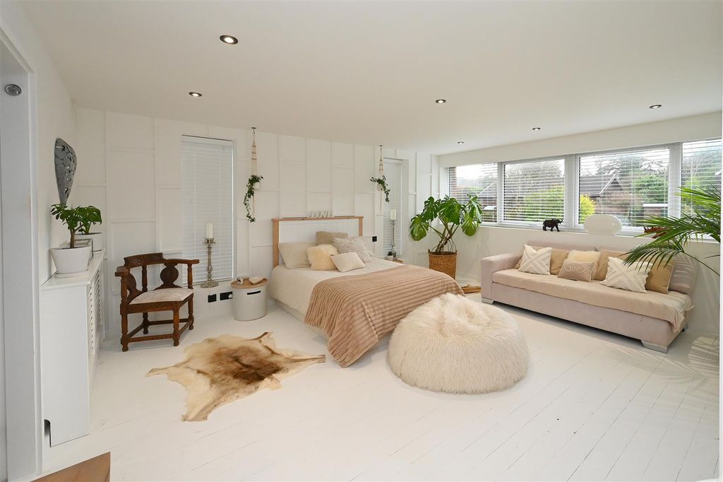 Property photo 1 of 31 Bedroom1.Jpg