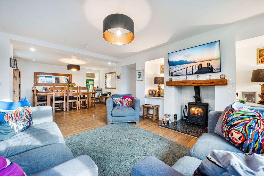 Property photo 3 of 27