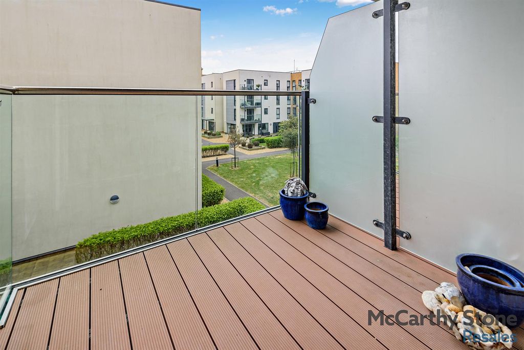 Property photo 1 of 25 8646659-Exterior05-800.Jpg