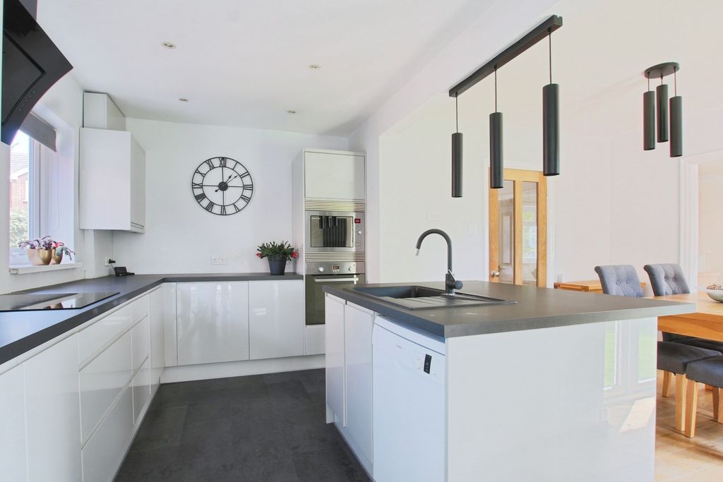Property photo 3 of 18 41618611