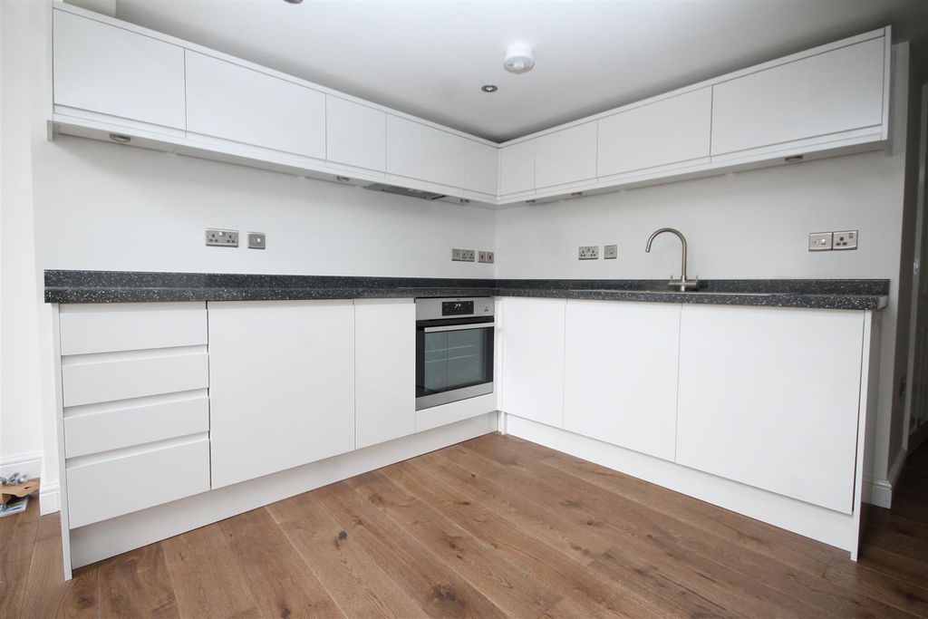 Property photo 2 of 7 Kitchen