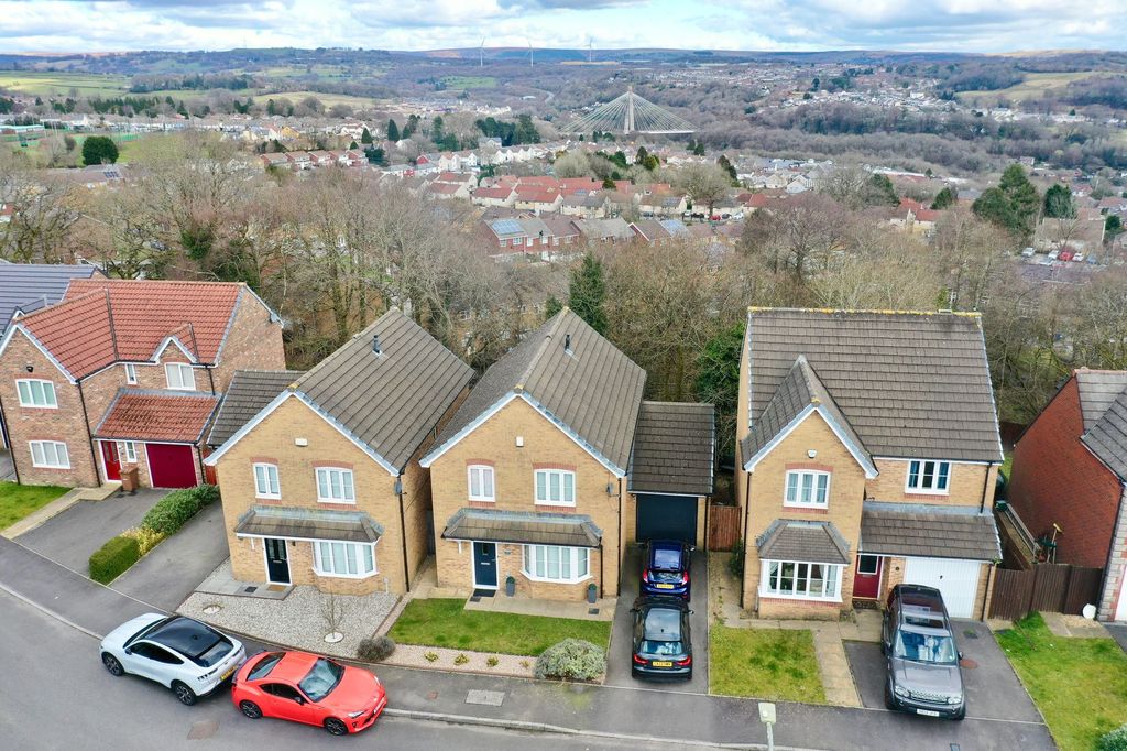 Property photo 1 of 33