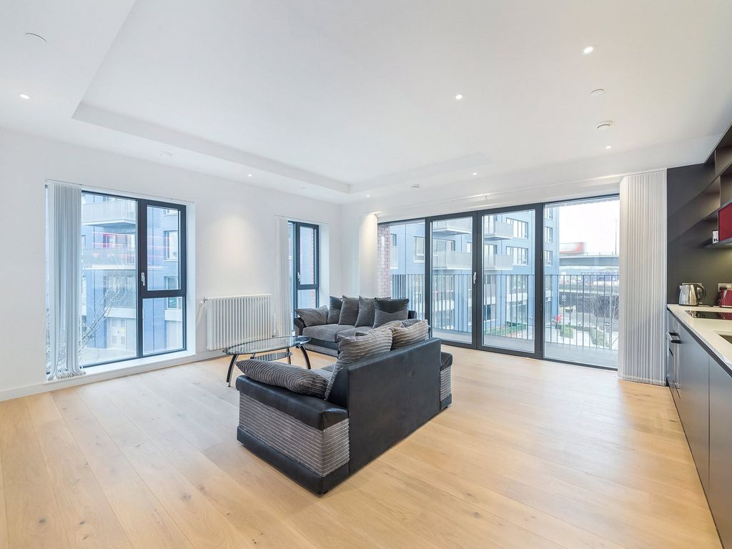 Property photo 2 of 10 Docklands E14