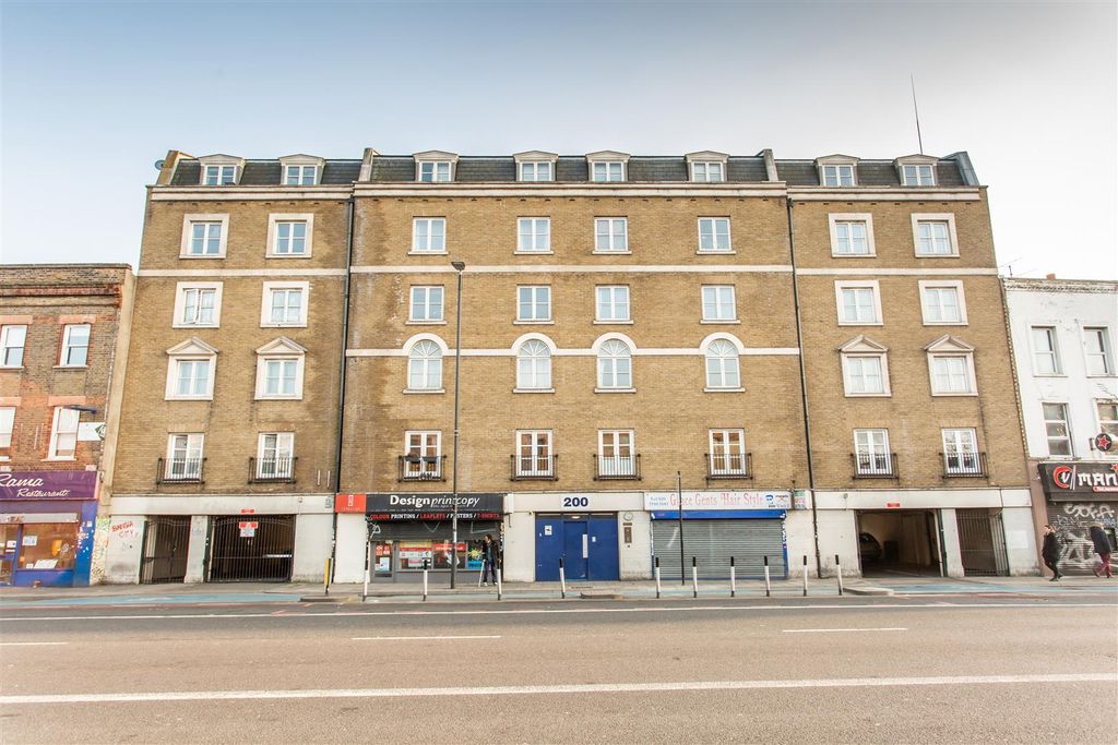 Property photo 1 of 9 Greencourt House