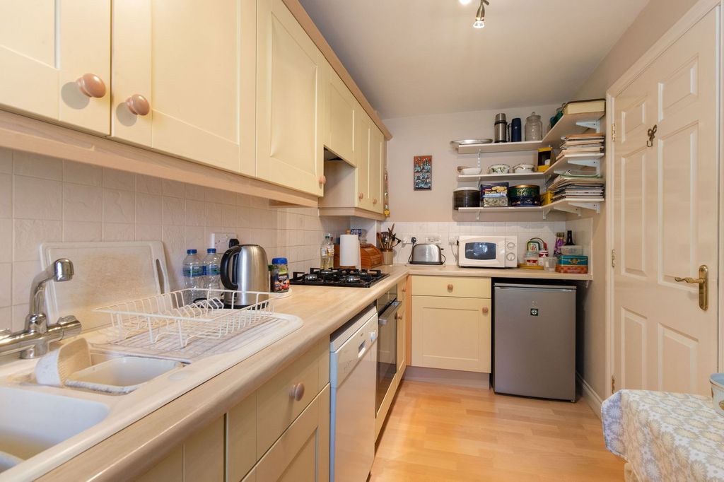 Property photo 3 of 13