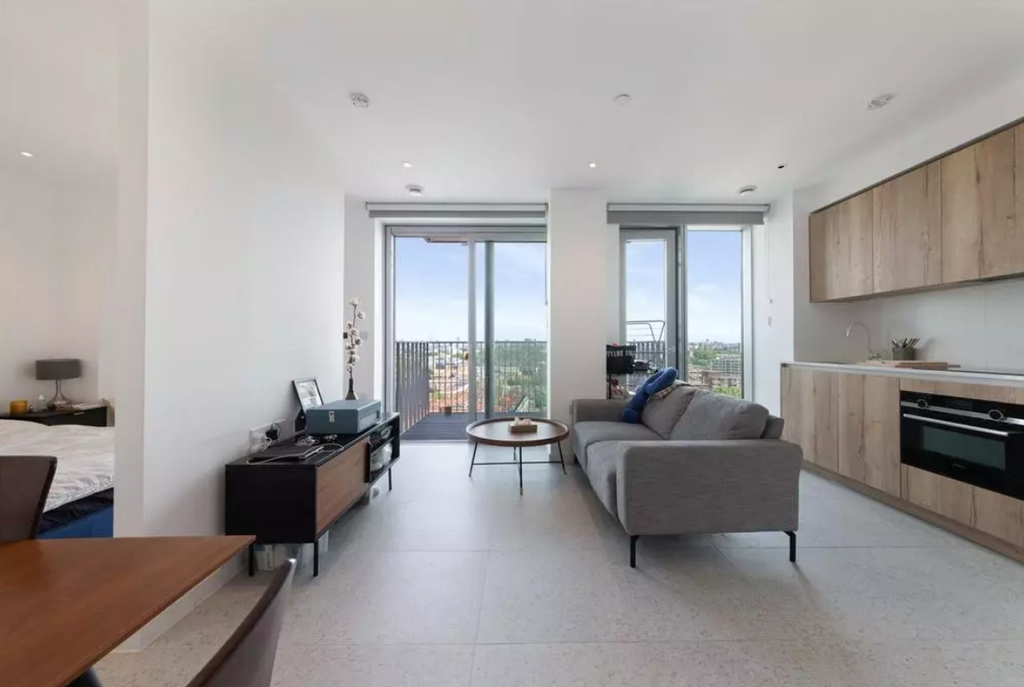 Property photo 1 of 11