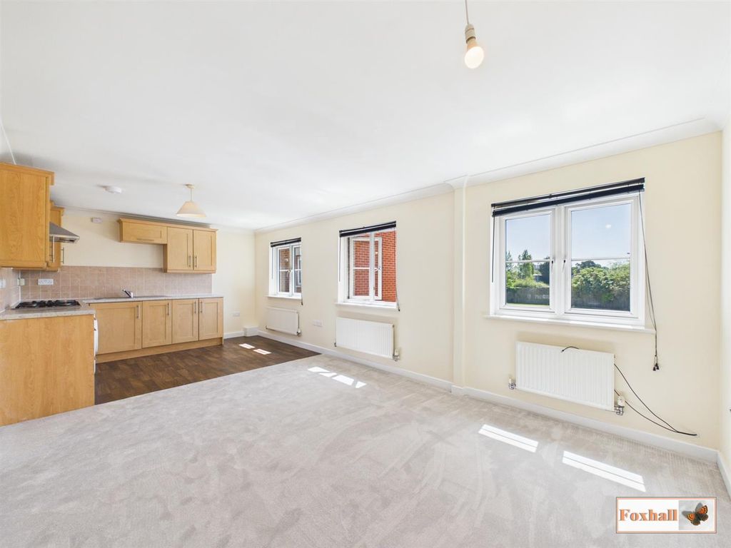 Property photo 2 of 17 Kitchen / Lounge / Diner