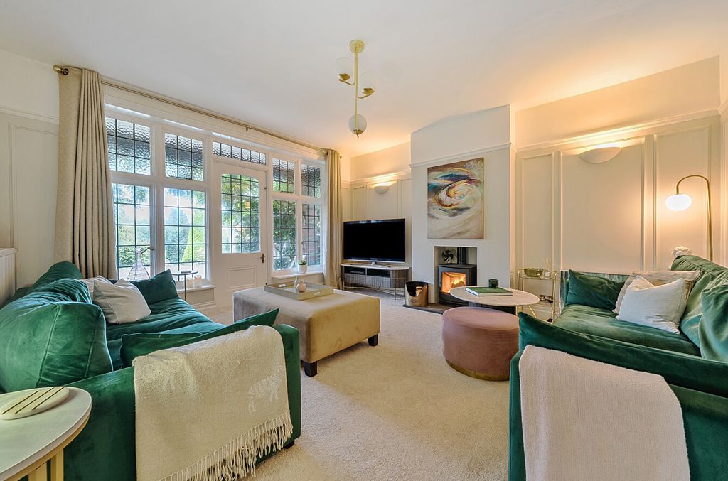 Property photo 2 of 31 1363905-11-68E93B...