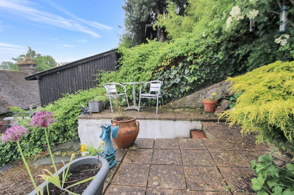 Property photo 2 of 25