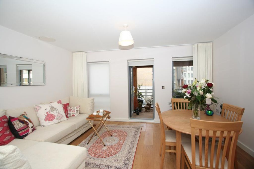 Property photo 3 of 6 Living Room